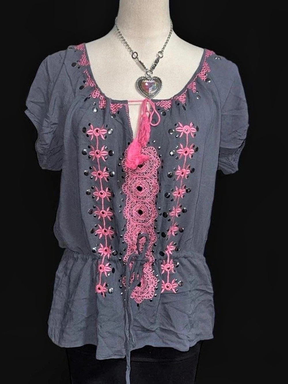 Papaya Embroidered Blouse in Gray & Pink Size Medium pre owned
